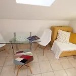 Oliver Apartments