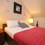 Oliver Apartments