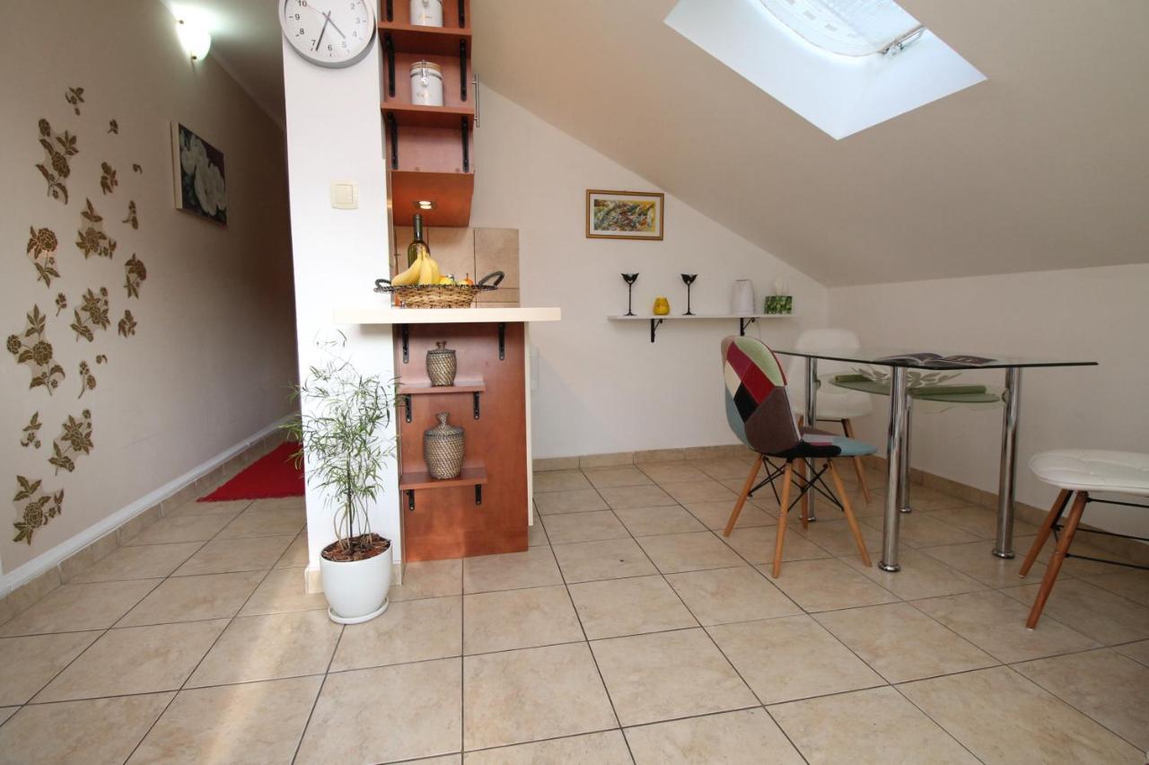 Oliver Apartment *