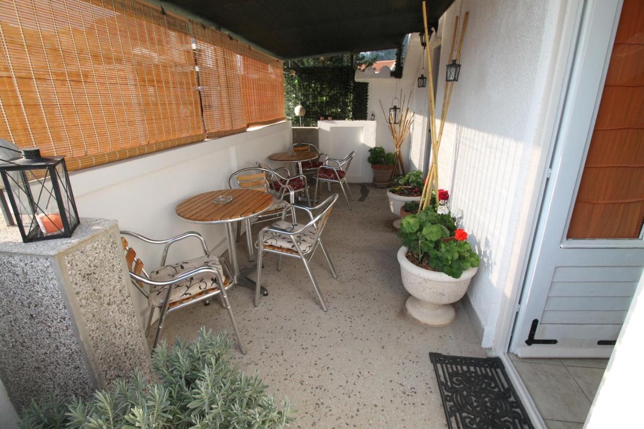 Oliver Apartment